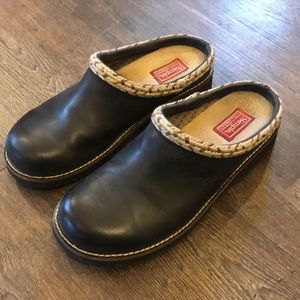 Simple woman’s clogs